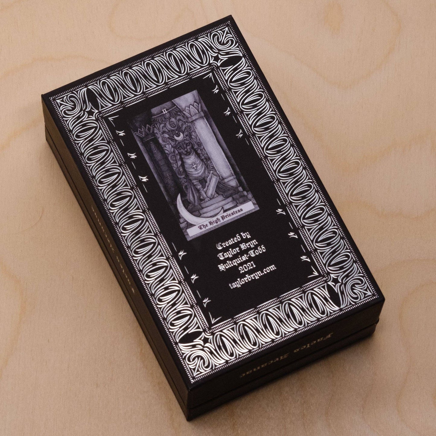 Faeles Arcanae | The Cat Tarot Deck